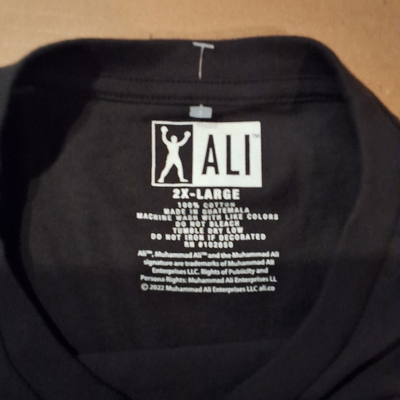 Black Muhammad Ali shirt multiple sizes - Picture 6 of 6